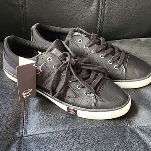 NWT casual sneakers - size 10